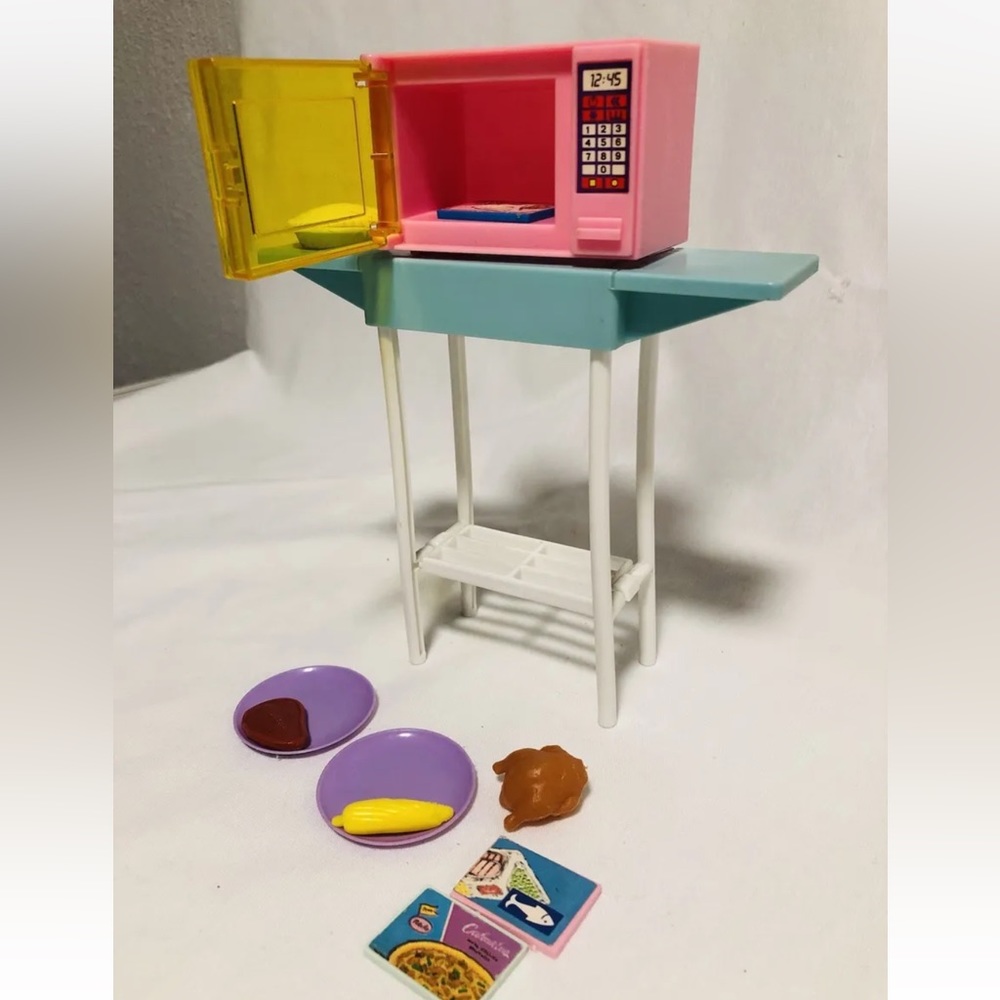 1988 Barbie Arco/Mattel Kitchen Set Microwave with Stand
